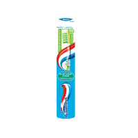 Aquafresh Зубная щетка In-Between Clean средней жесткости (в ассортименте)